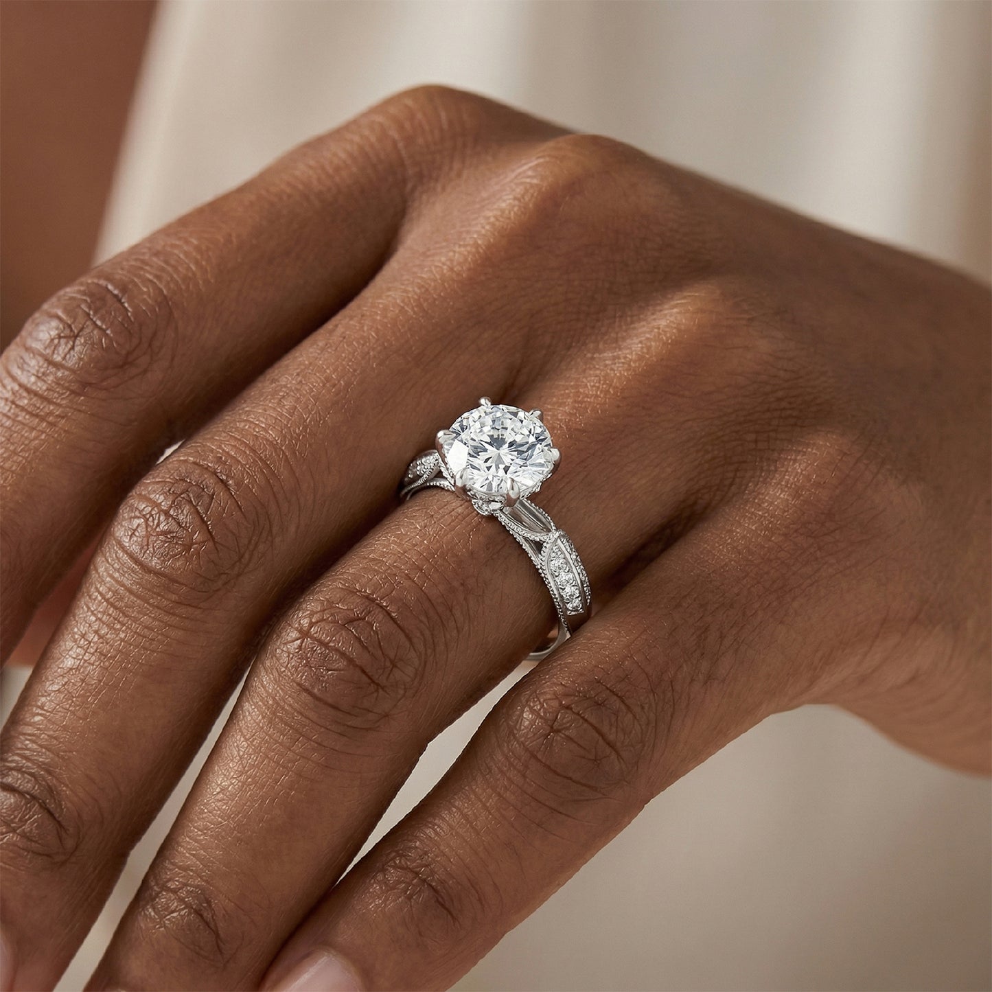 Vintage-Inspired Crown Solitaire Ring – Round Brilliant Simulated Diamond in S925 Sterling Silver